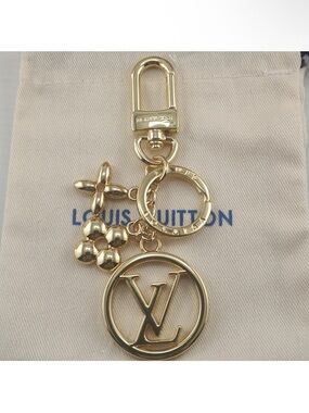 Louis Vuitton Gold Tone LV Flower Key Charm Keyring Authentic!! Model M01006!